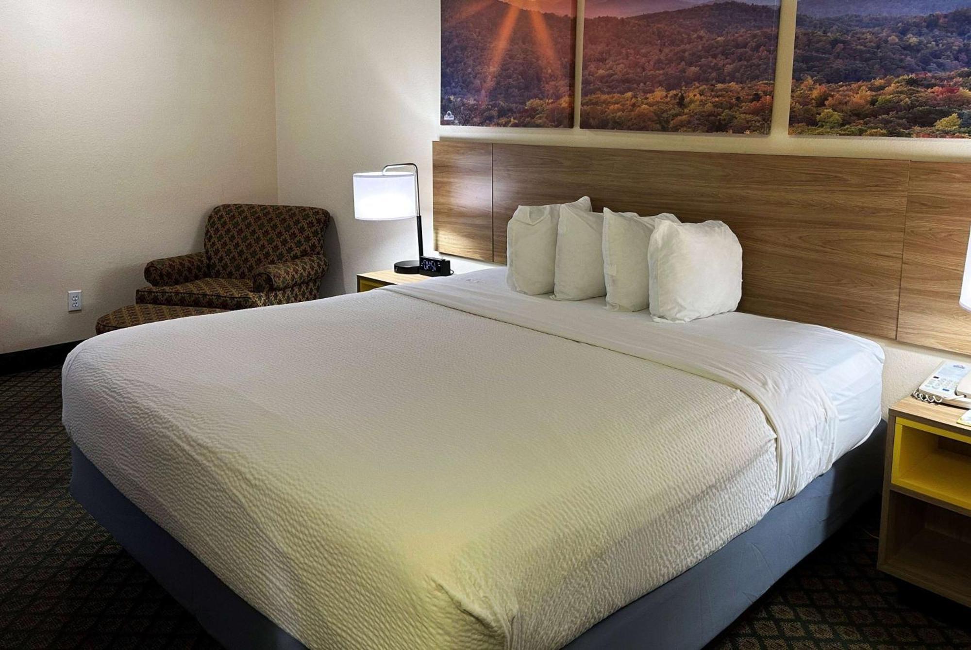 Days Inn & Suites By Wyndham Eunice Екстериор снимка