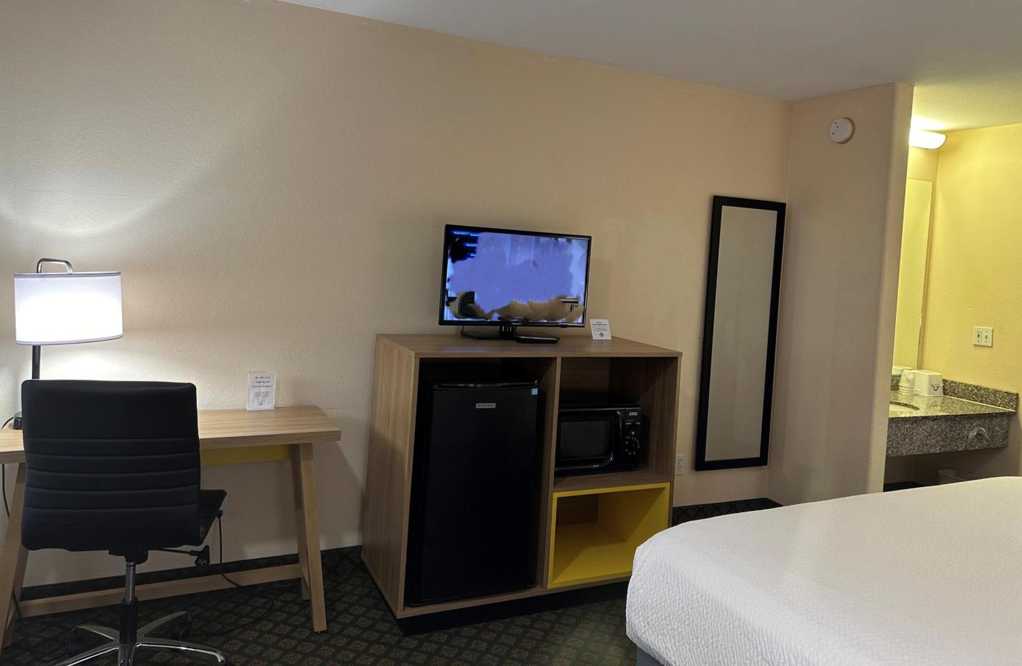 Days Inn & Suites By Wyndham Eunice Екстериор снимка